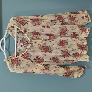 Flowery flowy top
